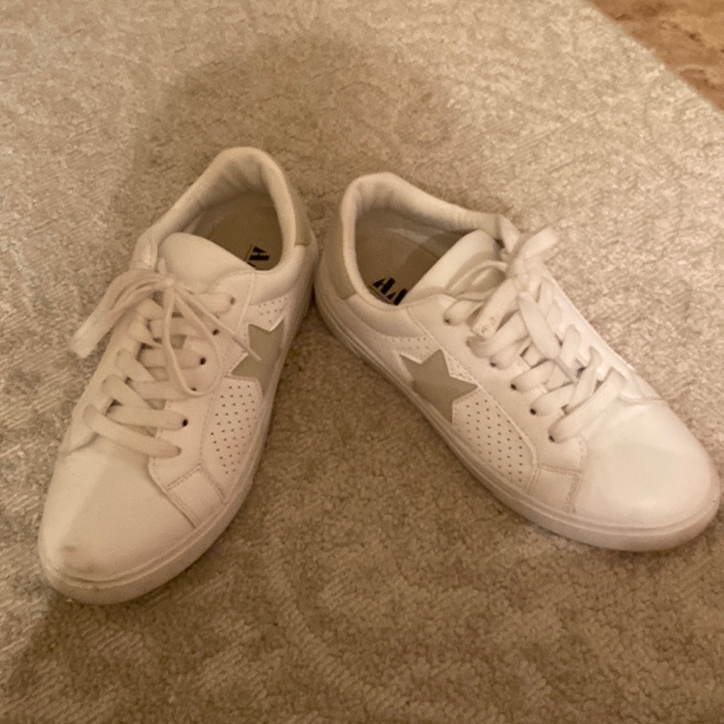Star Tennis Shoe
